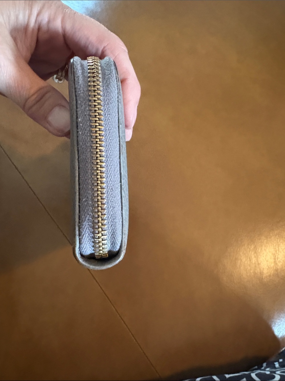 Gucci Light Gray Pebbled Leather Zip Wallet with Gold Double G - Picture 5 of 14